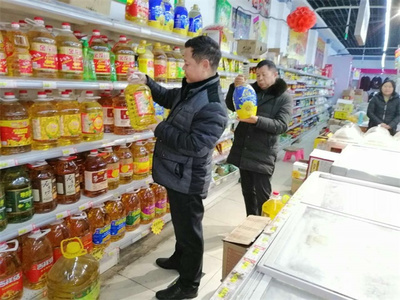 堅守的身影 美麗的風景 西峽縣食藥工商局緊盯春節市場秩序